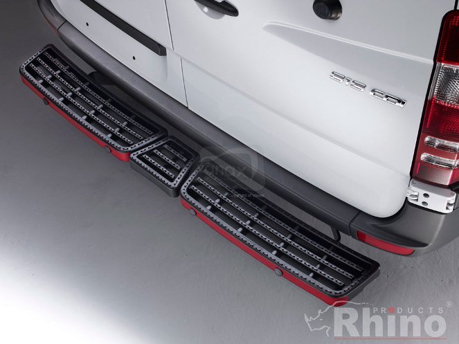 Maxus Deliver 9 - Triple step black - with reverse sensors - Click Image to Close