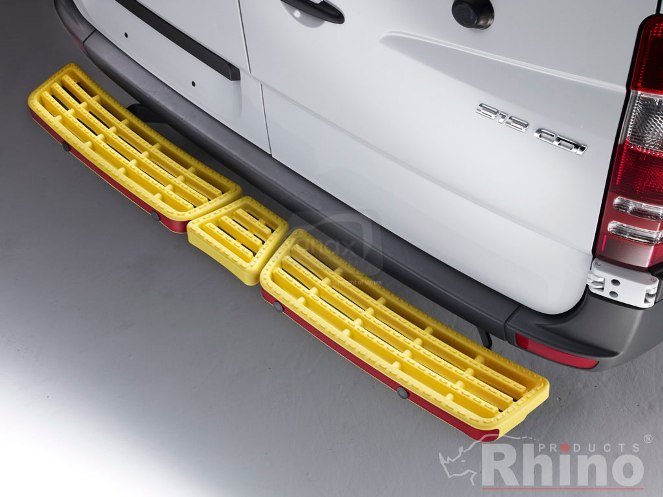 Maxus Deliver 9 - Triple step yellow - with reverse sensors - Click Image to Close